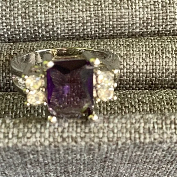 Silver Ring with Purple Gemstone - Picture 4 of 8